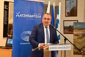 Συγκλόνισε ο αγώνας επιβίωσης των προσφυγικών σωματείων στην εκδήλωση του Μ.Χατζηπαντέλα