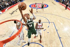 Λύγισε τους Πίστονς με triple-double του Γιάννη