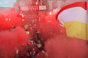 Εντυπωσιακή ατμόσφαιρα γύρω από το Άνφιλντ! (BINTEO)