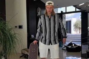 Χάλαντ: Με skateboard αντί για ποδοσφαιρικά παπούτσια στην αποθεραπεία του