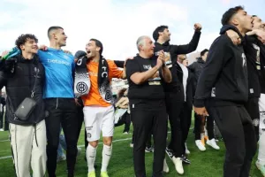 Τρέλα Μπούση για την πρόκριση του ΟΦΗ και πριμ 200.000 ευρώ!