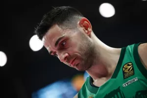 Επιστροφή για Παπαπέτρου στη 12άδα του Παναθηναϊκού - Με ίδια σύνθεση η Εφές