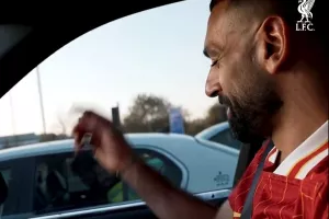 (Βίντεο) Ο Σαλάχ "τρομοκράτησε" οπαδό στο δρόμο