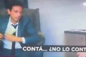 (Βίντεο): Σάλος με πρόεδρο που λαδώνει ποδοσφαιριστή! 