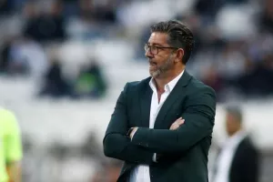 Βιτόρια στους παίκτες: «Εχουμε δυο τελικούς να νικήσουμε, ποτέ ξανά τέτοια νοοτροπία»