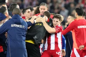 Αυτοί είναι οι 8 ποδοσφαιριστές ΑΕΚ και Ολυμπιακού που κλήθηκαν από τη ΔΕΑΒ