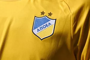 Ενίσχυση... μεσοαμυντικά (ΑΠΟΕΛ)