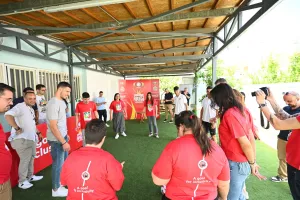(Φώτος) «Ένα γκολ στη συμπερίληψη» και η αποκάλυψη του τροπαίου 