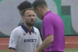 Βαλμπουενά/Mπήκε αλλαγή και αποβλήθηκε έξι λεπτά μετά με δύο κίτρινες