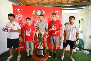 (Φώτος) «Ένα γκολ στη συμπερίληψη» και η αποκάλυψη του τροπαίου 