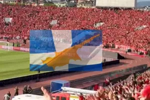 (ΒΙΝΤΕΟ) Καυτή...ατμόσφαιρα με Πίττα και Ελληνική σημαία με την Κύπρο