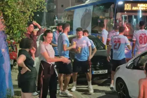 (Βίντεο/Φώτος Kerkida) Με καπνογόνο ο Κράινζ και... "είναι τρελός ο αρχηγός"