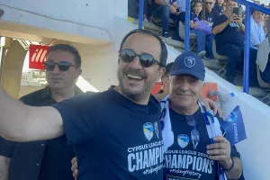 (ΒΙΝΤΕΟ Kerkida) Άφιξη Νίκου Χριστοδουλίδη/"Ως πρόεδρος και φίλαθλος δεν ξέρω να κρύβομαι"