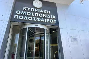 (UPD/Φώτος Kerkida) Αποχώρηση με... χαμόγελα