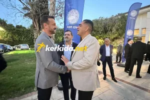 Τετ-α-τετ... Δημοσθένους - Μάντζιος