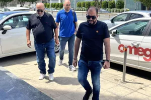(UPD/Φώτος Kerkida) Αποχώρηση με... χαμόγελα