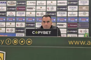 "Θα περιμένουμε..."