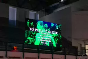 (Βίντεο/Φώτος) Η ΑΕΚ τίμησε τον Brezec / Στην οροφή του “Κίτιον” η φανέλα του 