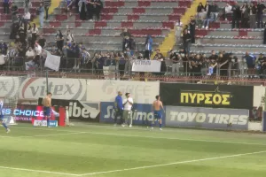 (Φώτος Kerkida) Στο πέταλο και φανέλες στον κόσμο