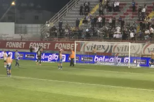 (Φώτος Kerkida) Στο πέταλο και φανέλες στον κόσμο