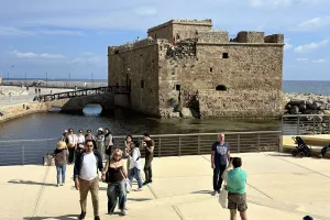 (ΦΩΤΟΣ) Λιμανάκι Πάφου πριν τη... σέντρα!