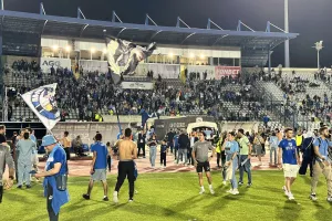 ΦΩΤΟΣ μέσα από το γήπεδο με τους πανηγυρισμούς