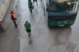 (Φώτος Kerkida) Η άφιξη Ομόνοιας και Απόλλων 