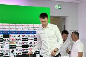 (Φώτος Kerkida) Η παρουσίαση του Artem Radkov
