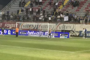 (Φώτος Kerkida) Στο πέταλο και φανέλες στον κόσμο