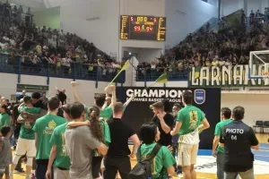 Κιτρινοπράσινες… σκούπες!