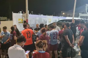 (Βίντεο/Φώτος Kerkida) Με καπνογόνο ο Κράινζ και... "είναι τρελός ο αρχηγός"