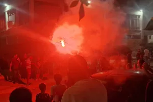 (Βίντεο/Φώτος Kerkida) Με καπνογόνο ο Κράινζ και... "είναι τρελός ο αρχηγός"