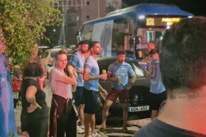 (Βίντεο/Φώτος Kerkida) Με καπνογόνο ο Κράινζ και... "είναι τρελός ο αρχηγός"