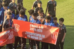 (Φώτος Kerkida) Χειροκρότημα στις ομάδες ακαδημιών 