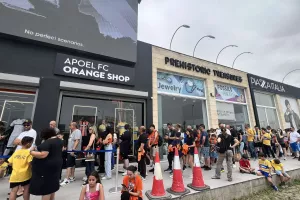 OrangeShop/ Μαζεύτηκε κόσμος... για Λαΐφη και Ντράζιτς (Φώτος)