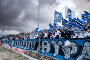 Θύρα 1/"Με την σημαία ψηλά"