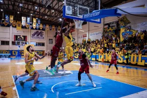 "Μόνο η ΑΕΛ τέτοιο κόσμο, μόνο αυτή η ομάδα έχει τέτοια έδρα"