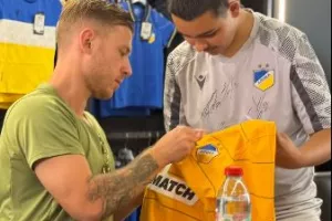 Ουρά...στο Orange Shop (Φώτος)