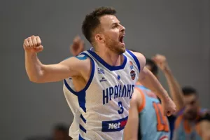 Συνέτριψε τη Μεγαρίδα/Eπέστρεψε εκεί όπου ανήκει o Ηρακλής!