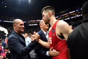 Πίτερς και Έβανς συνεχίζουν κανονικά στον Ολυμπιακό