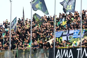 Τιμές...σε τρεις πριν από τον Απόλλωνα