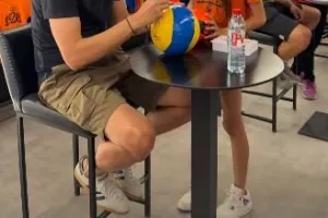 Ουρά...στο Orange Shop (Φώτος)