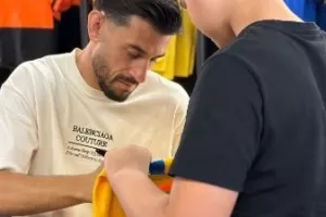 Ουρά...στο Orange Shop (Φώτος)