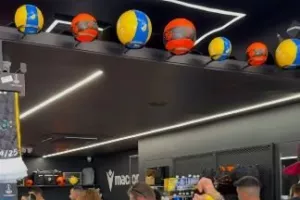 Ουρά...στο Orange Shop (Φώτος)