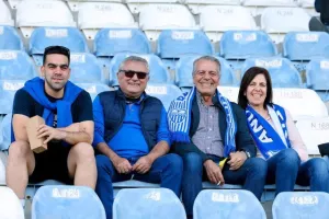  ΔΙΠΛΟ και... ελπίζει σε παραμονή! (Φώτος)