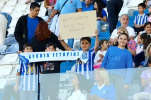  ΔΙΠΛΟ και... ελπίζει σε παραμονή! (Φώτος)