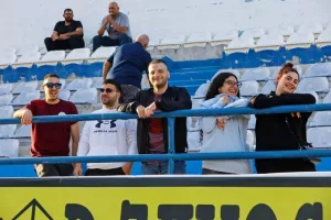  ΔΙΠΛΟ και... ελπίζει σε παραμονή! (Φώτος)