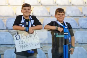  ΔΙΠΛΟ και... ελπίζει σε παραμονή! (Φώτος)