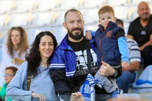  ΔΙΠΛΟ και... ελπίζει σε παραμονή! (Φώτος)