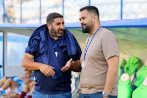  ΔΙΠΛΟ και... ελπίζει σε παραμονή! (Φώτος)